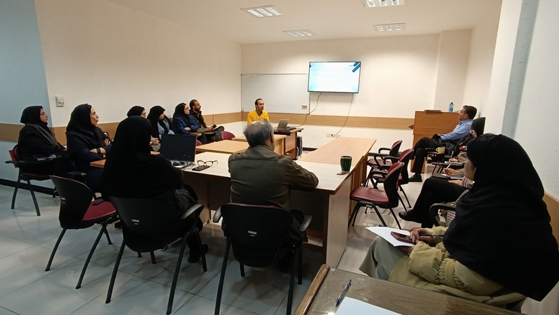 برگزاری جلسه ژورنال کلاب آقای حمیدرضا هندی در گروه رفاه اجتماعی